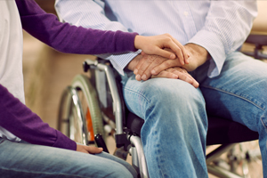 vård som hjälper äldre funktionshindrade