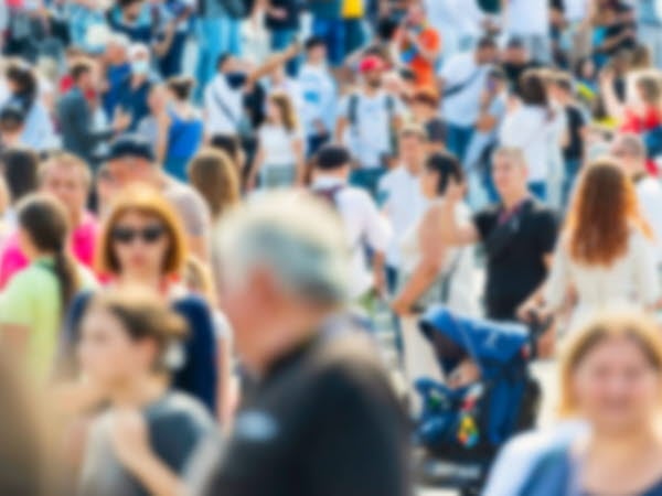 Människor på ett torg